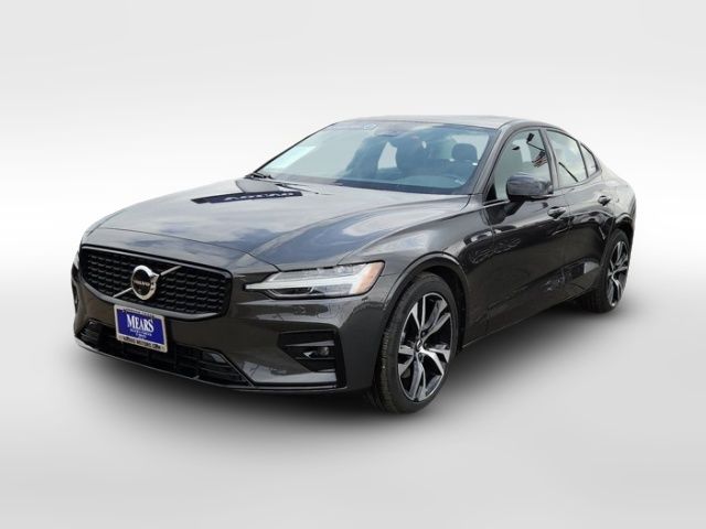 2024 Volvo S60 Plus Dark Theme