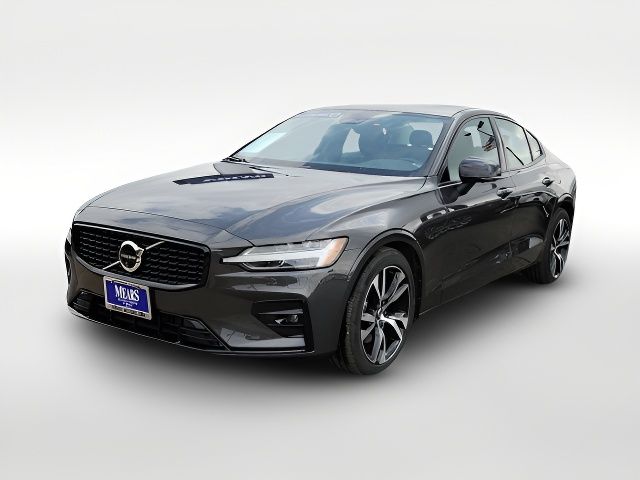 2024 Volvo S60 Plus Dark Theme