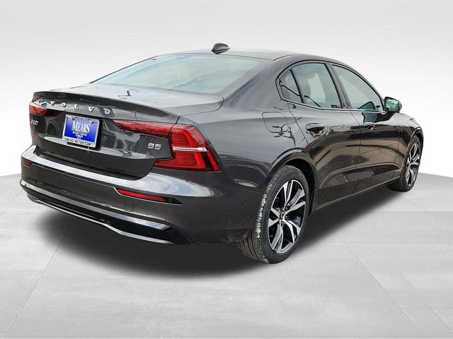 2024 Volvo S60 Plus Dark Theme