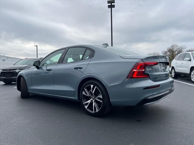 2024 Volvo S60 Plus Dark Theme