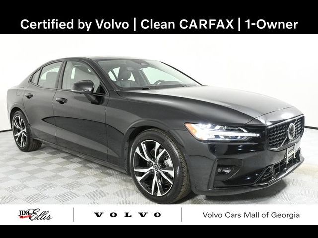 2024 Volvo S60 Plus Dark Theme