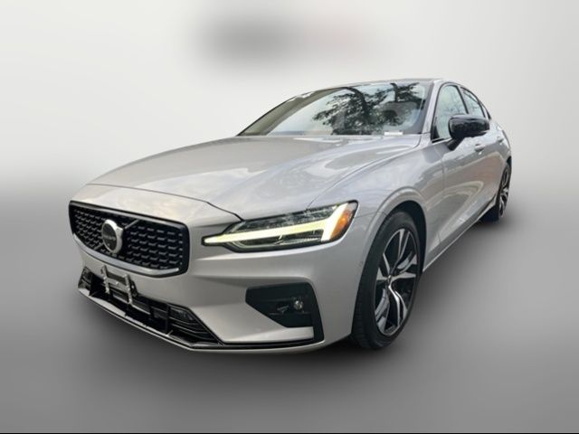 2024 Volvo S60 Plus Dark Theme