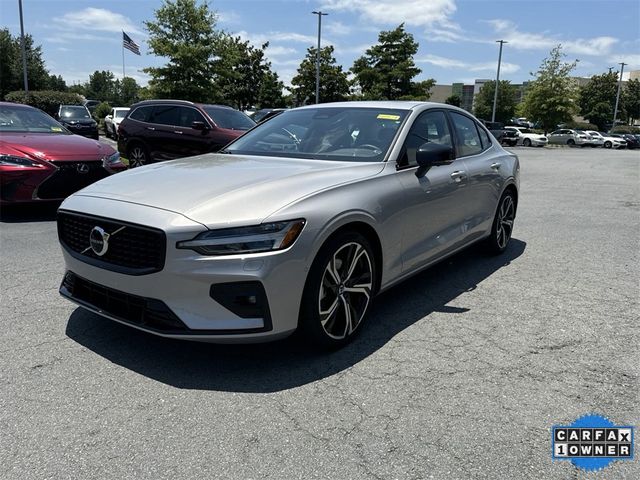 2024 Volvo S60 Plus Dark Theme