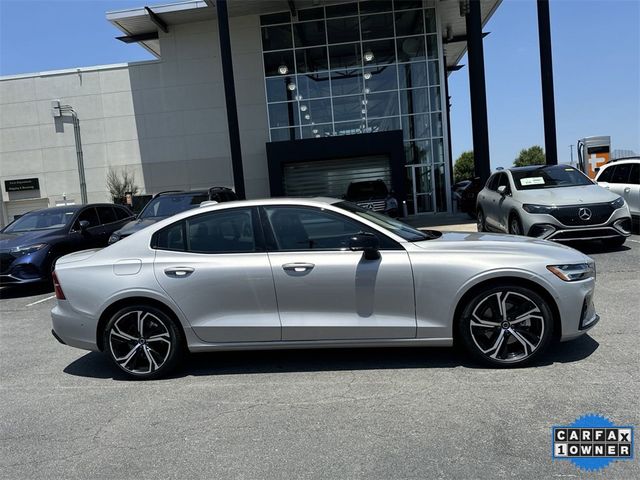 2024 Volvo S60 Plus Dark Theme