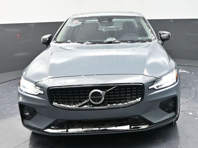 2024 Volvo S60 Plus Dark Theme