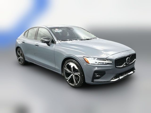 2024 Volvo S60 Plus Dark Theme