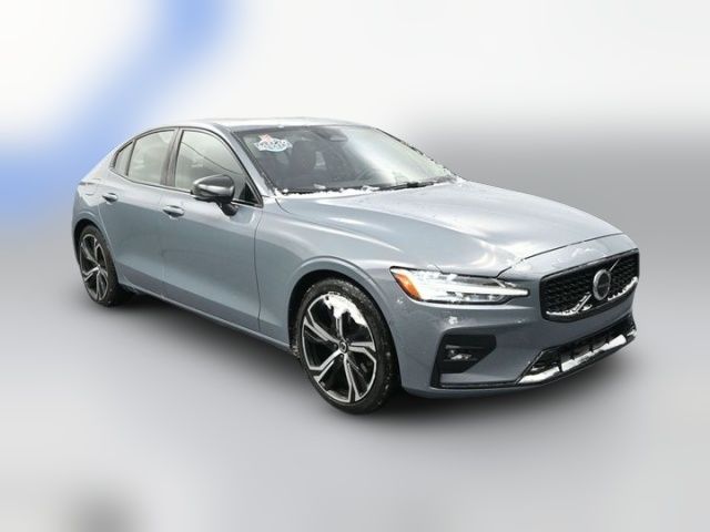 2024 Volvo S60 Plus Dark Theme