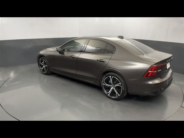 2024 Volvo S60 Plus Dark Theme