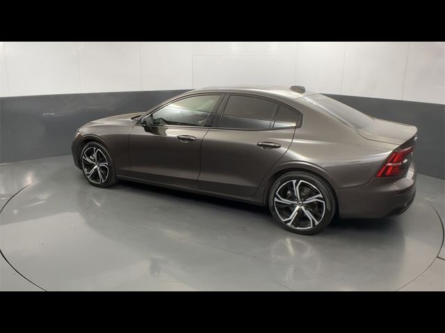 2024 Volvo S60 Plus Dark Theme