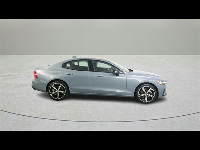 2024 Volvo S60 Plus Dark Theme