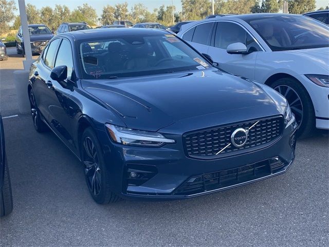 2024 Volvo S60 Plus Dark Theme