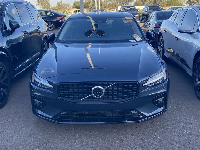 2024 Volvo S60 Plus Dark Theme