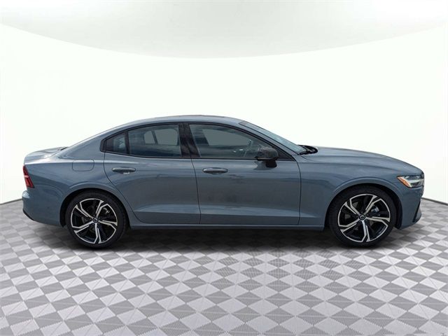 2024 Volvo S60 Plus Dark Theme