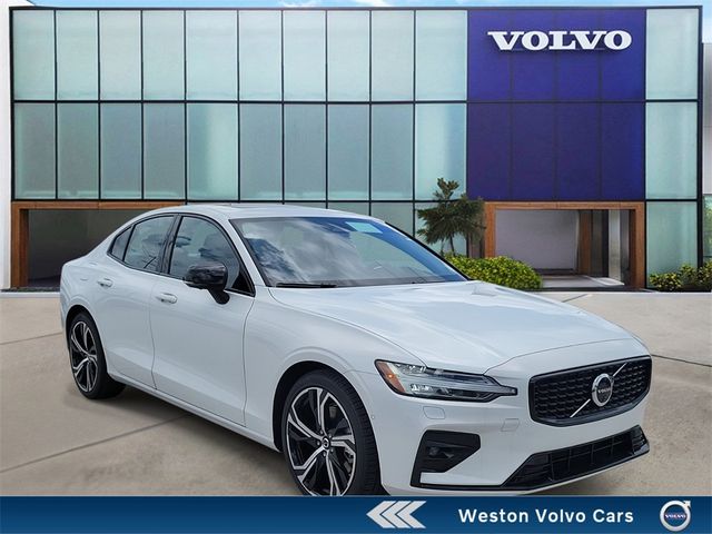 2024 Volvo S60 Plus Dark Theme