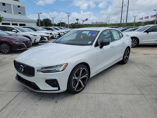 2024 Volvo S60 Plus Dark Theme