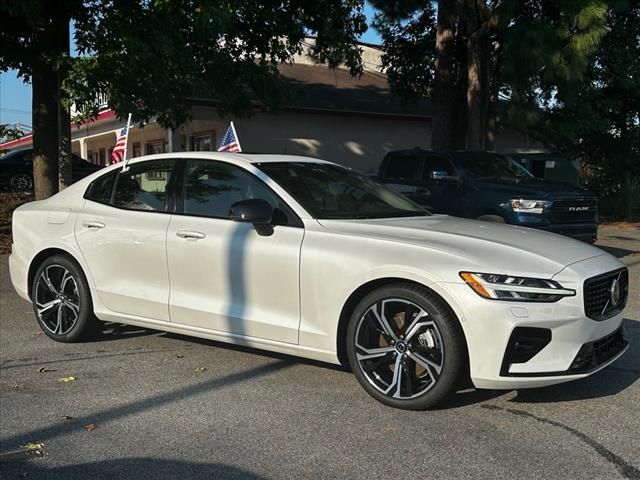 2024 Volvo S60 Plus Dark Theme