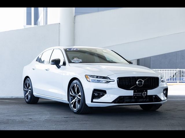 2024 Volvo S60 Plus Dark Theme