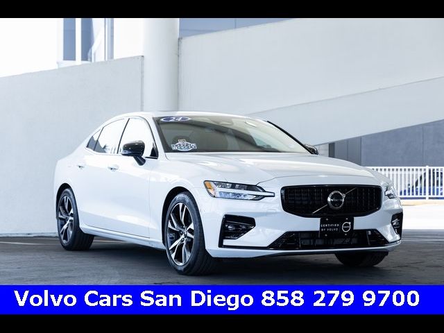 2024 Volvo S60 Plus Dark Theme