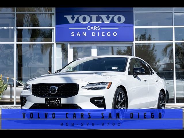 2024 Volvo S60 Plus Dark Theme