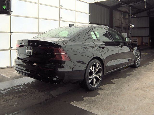 2024 Volvo S60 Plus Dark Theme