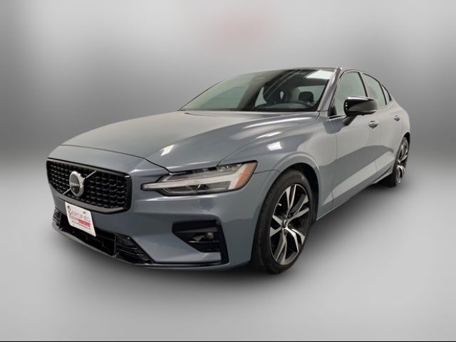 2024 Volvo S60 Plus Dark Theme