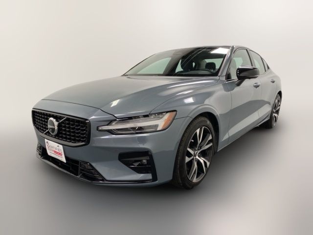 2024 Volvo S60 Plus Dark Theme