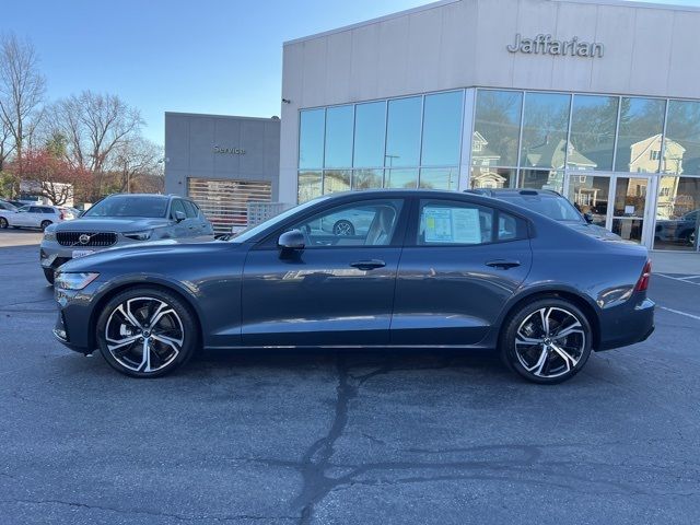 2024 Volvo S60 Plus Dark Theme