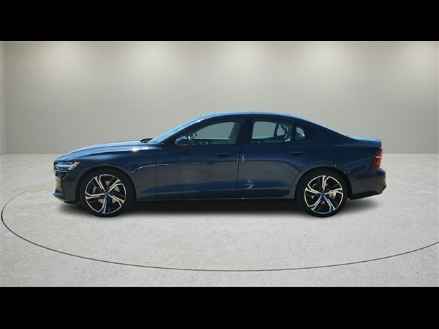 2024 Volvo S60 Plus Dark Theme