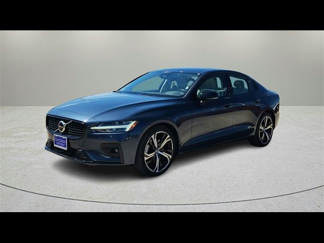 2024 Volvo S60 Plus Dark Theme