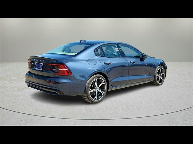 2024 Volvo S60 Plus Dark Theme