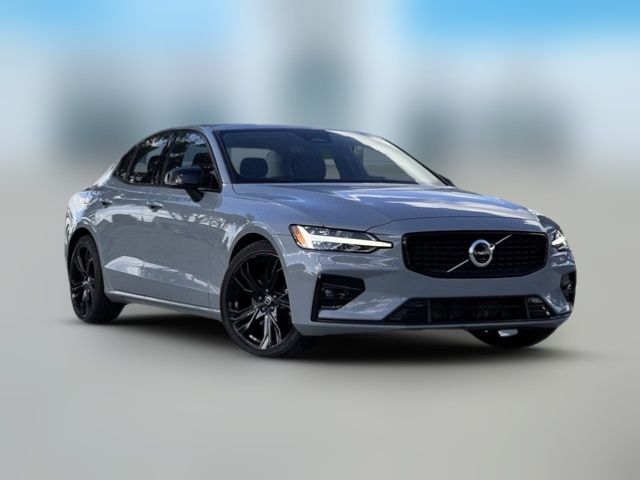 2024 Volvo S60 Plus Dark Theme