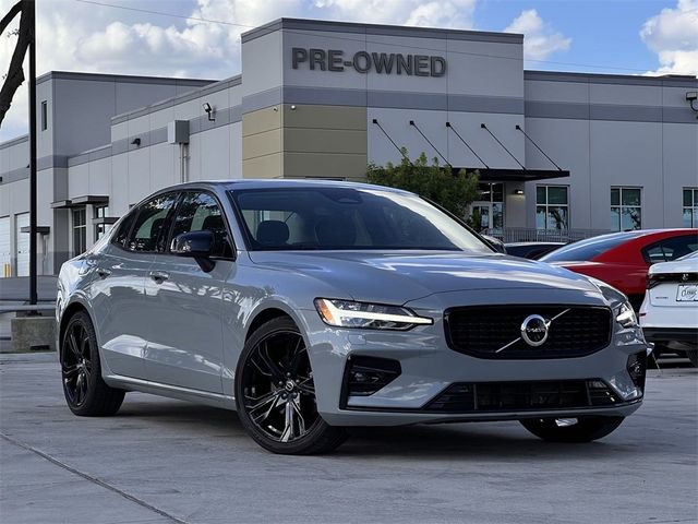 2024 Volvo S60 Plus Dark Theme