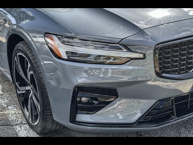 2024 Volvo S60 Plus Dark Theme