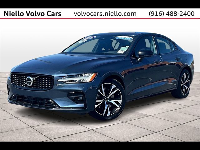 2024 Volvo S60 Plus Dark Theme