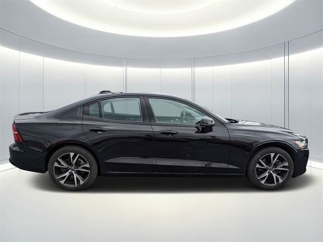 2024 Volvo S60 Plus Dark Theme