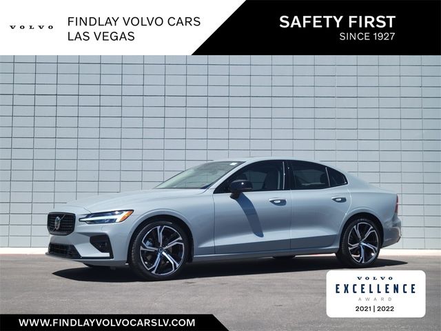 2024 Volvo S60 Plus Dark Theme