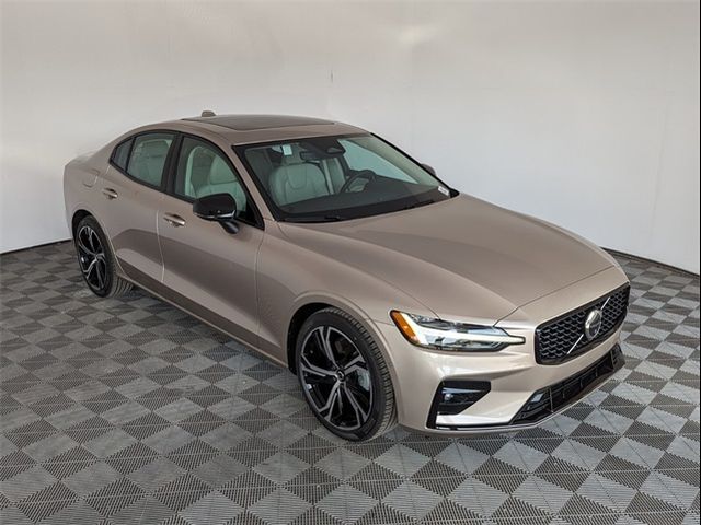 2024 Volvo S60 Plus Dark Theme