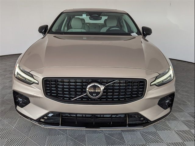 2024 Volvo S60 Plus Dark Theme