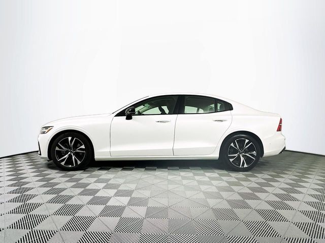 2024 Volvo S60 Plus Dark Theme