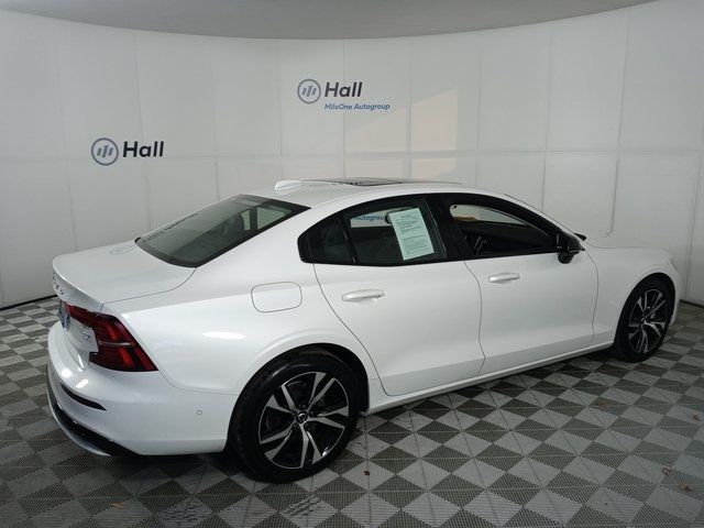 2024 Volvo S60 Plus Dark Theme