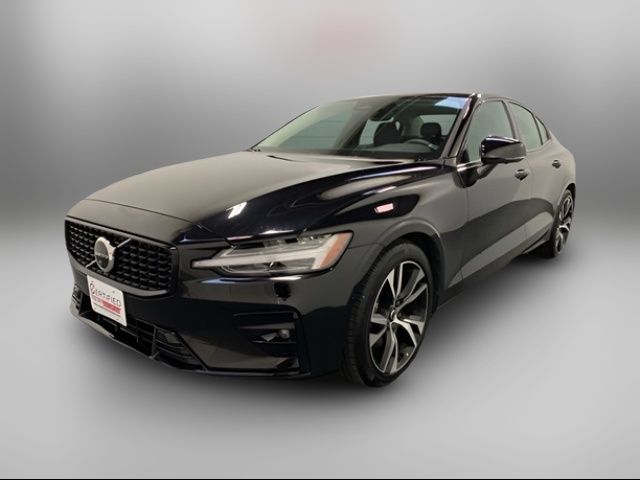 2024 Volvo S60 Plus Dark Theme