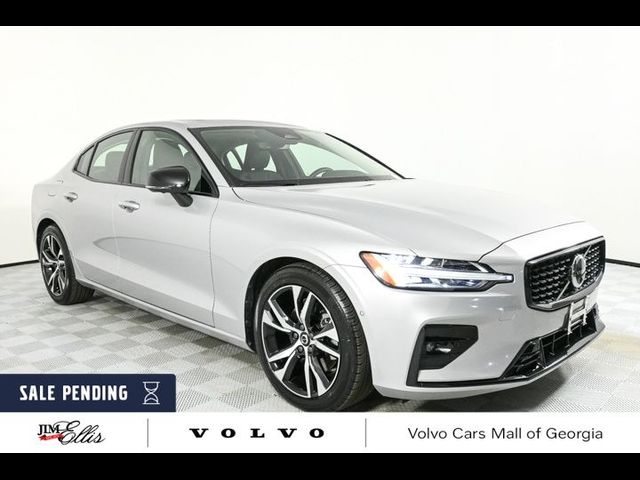 2024 Volvo S60 Plus Dark Theme