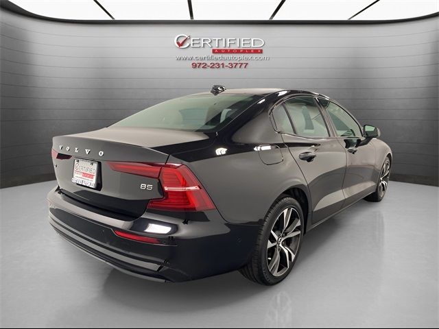 2024 Volvo S60 Plus Dark Theme