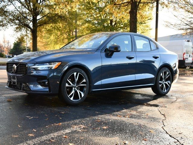 2024 Volvo S60 Plus Dark Theme