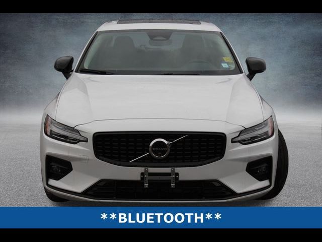 2024 Volvo S60 Plus Dark Theme