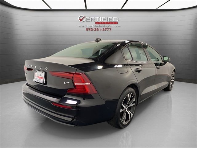 2024 Volvo S60 Plus Dark Theme