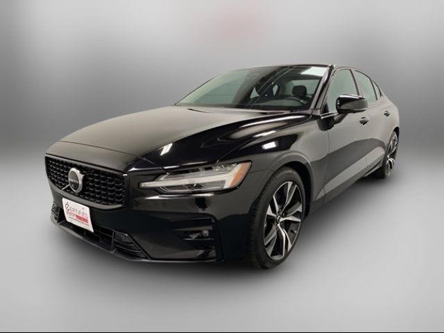 2024 Volvo S60 Plus Dark Theme