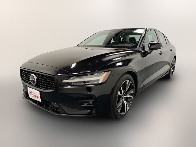 2024 Volvo S60 Plus Dark Theme