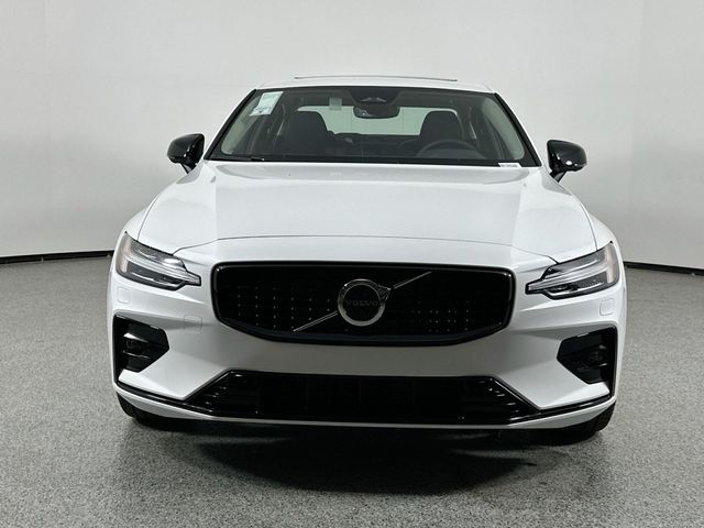 2024 Volvo S60 Plus Dark Theme