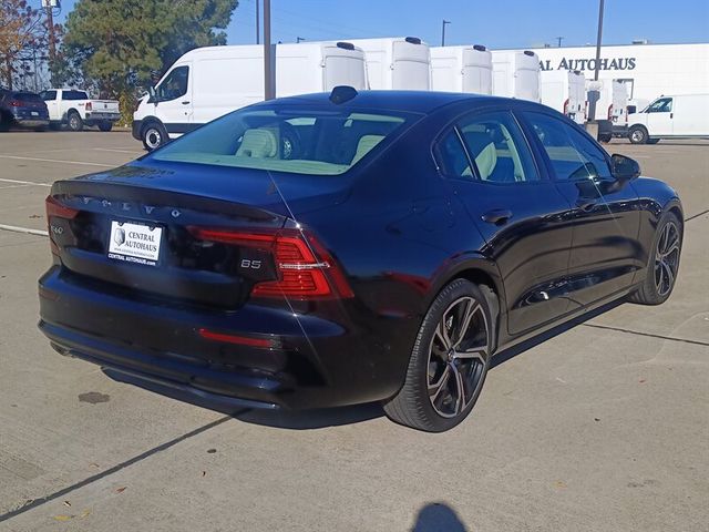 2024 Volvo S60 Plus Dark Theme